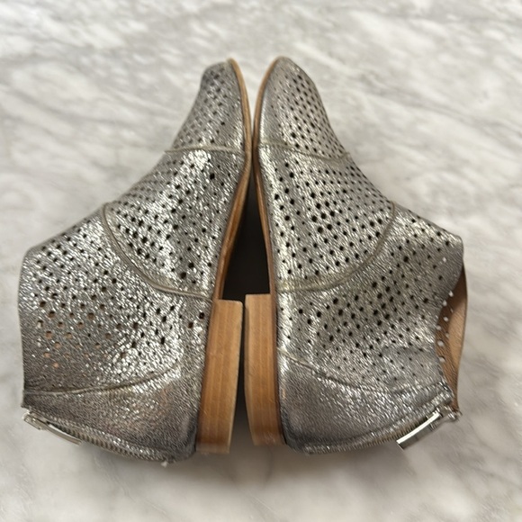 Cordani Peep Toe Metallic Perforated Ankle Bootie Size 41 - Picture 7 of 12